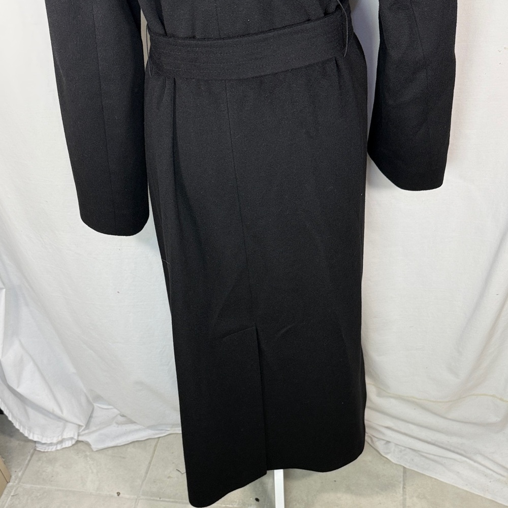 Elegant Women’s Cashmere Wrap Coat - Picture 5 of 11